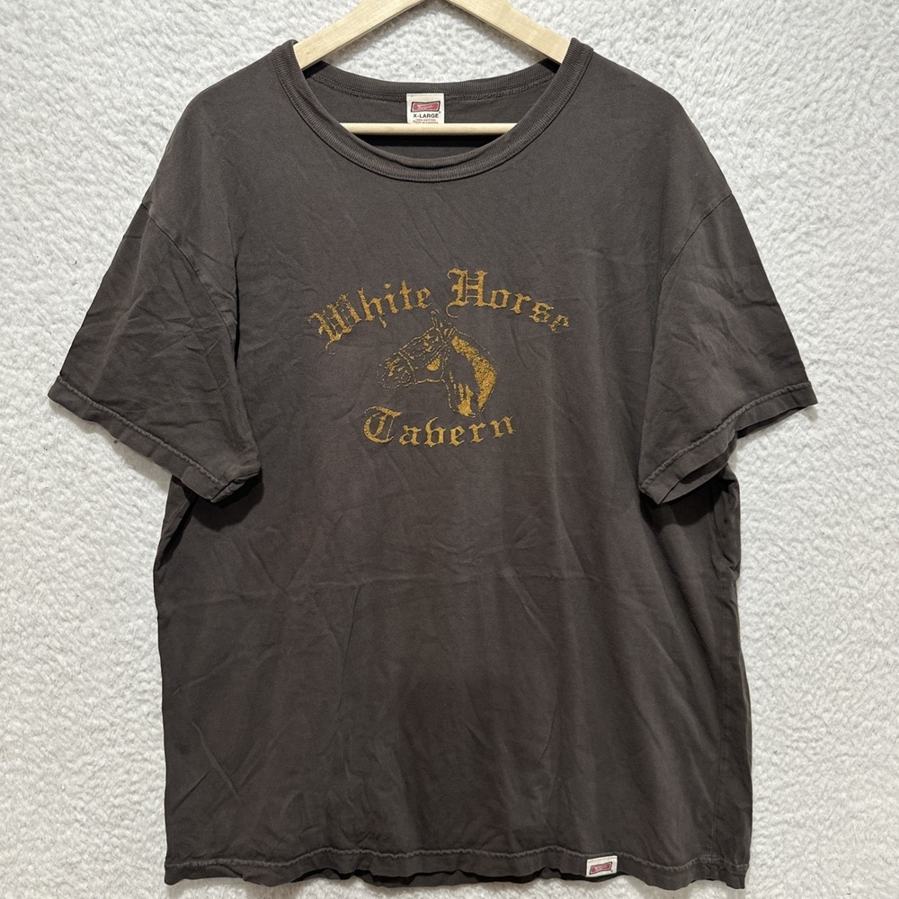 VTG Tailgate Men's T-Shirt Size XL White Horse Tavern Print Brown Short Sleeve‎